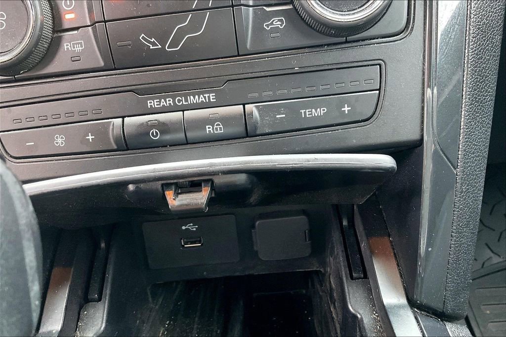 Used 2018 Ford Explorer XLT FWD image 33