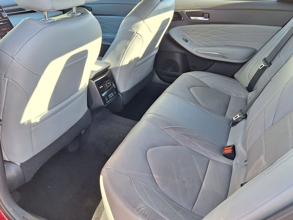 Used 2019 Toyota Avalon Limited image 12