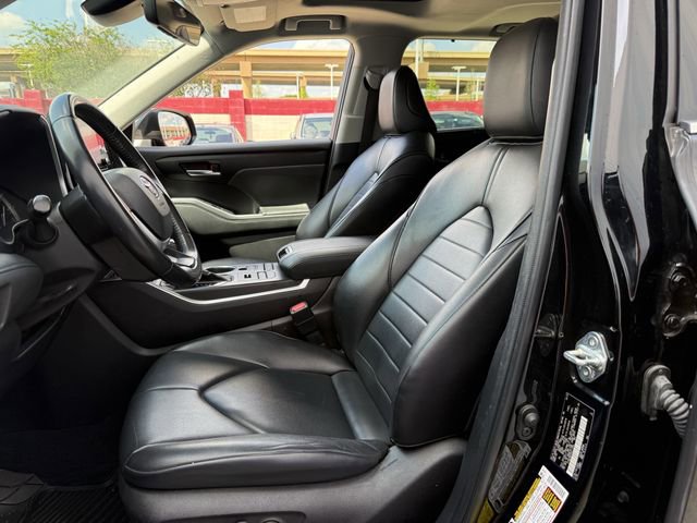 Used 2022 Toyota Highlander XLE image 27