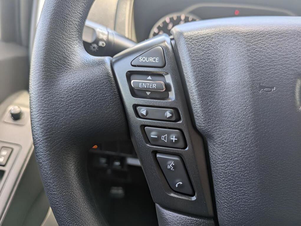 Used 2025 Nissan Frontier SV AWD/4WD image 13