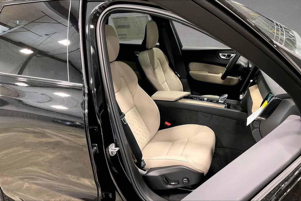 New 2027 Volvo XC60 B5 Plus AWD/4WD image 11