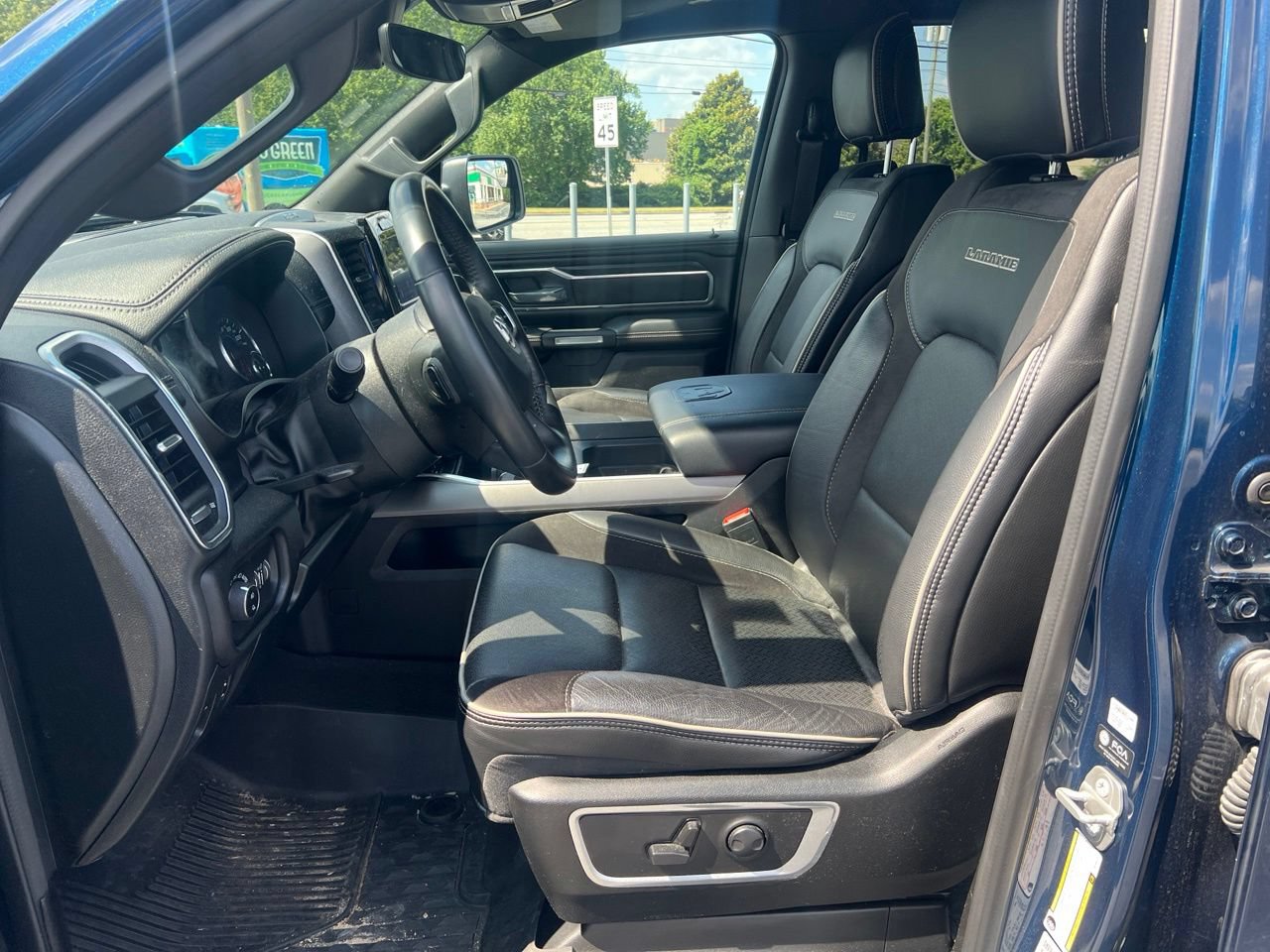 Used 2023 RAM 1500 Laramie AWD/4WD image 15