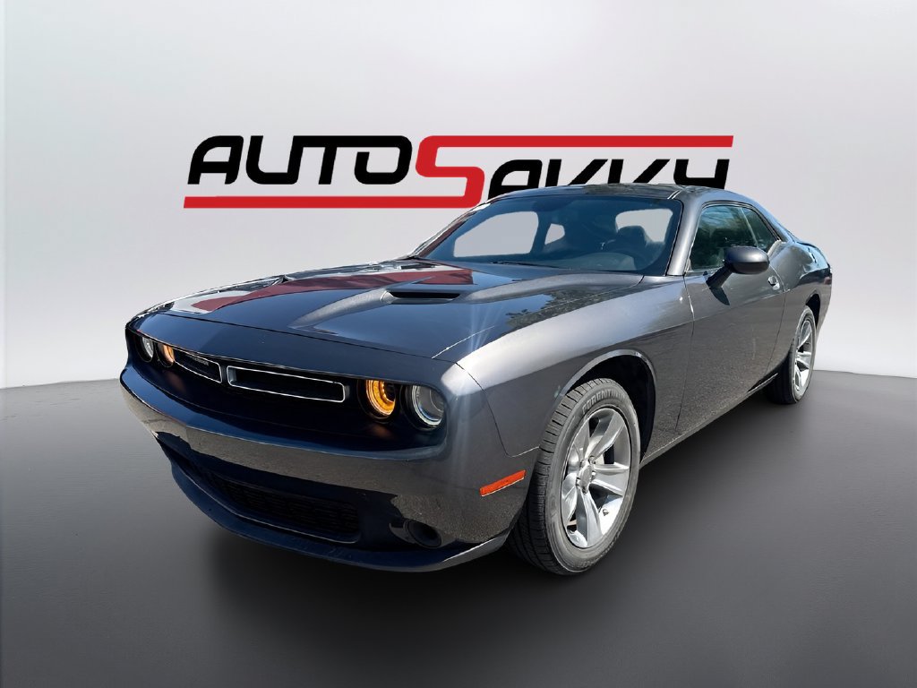 Used 2022 Dodge Challenger SXT RWD image 3