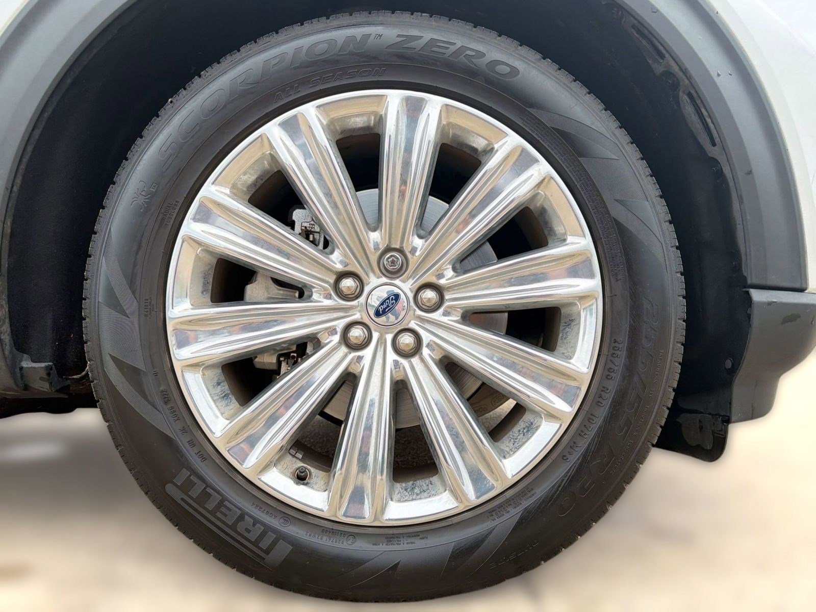 Used 2023 Ford Explorer Limited w/ Limited Technology Package RWD image 9