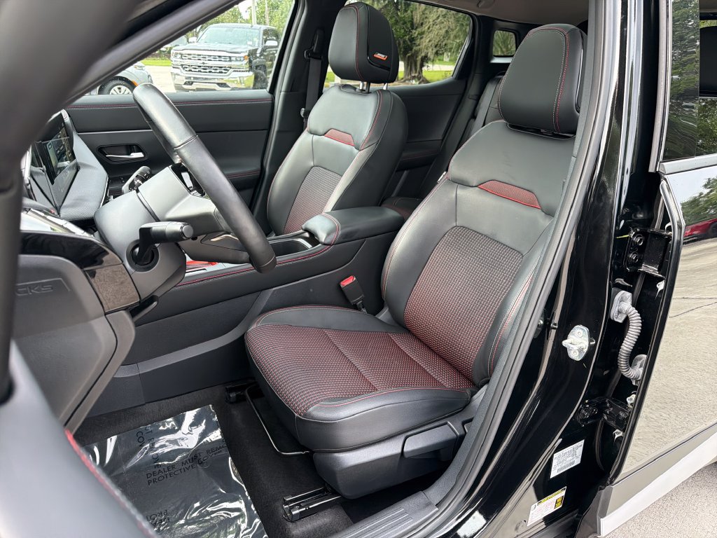 Used 2025 Nissan Kicks SR w/ SR Premium Package FWD image 31