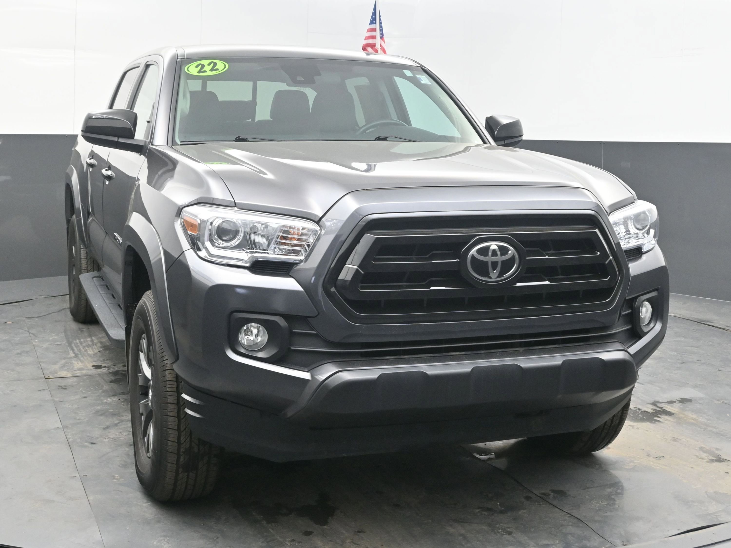 Used 2022 Toyota Tacoma SR5 w/ SR5 Appearance Package (SM) image 2