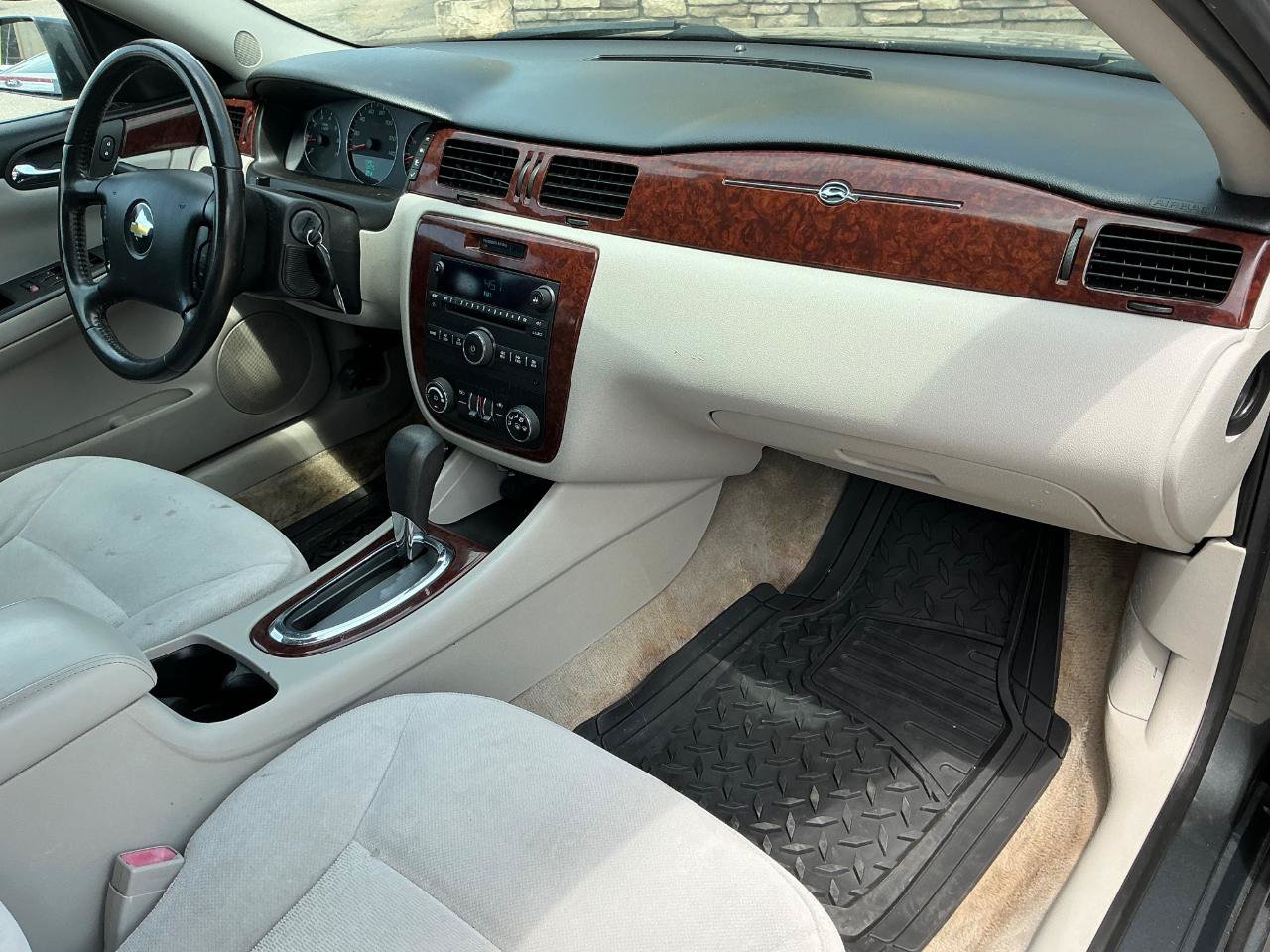 Used 2011 Chevrolet Impala LT FWD image 9