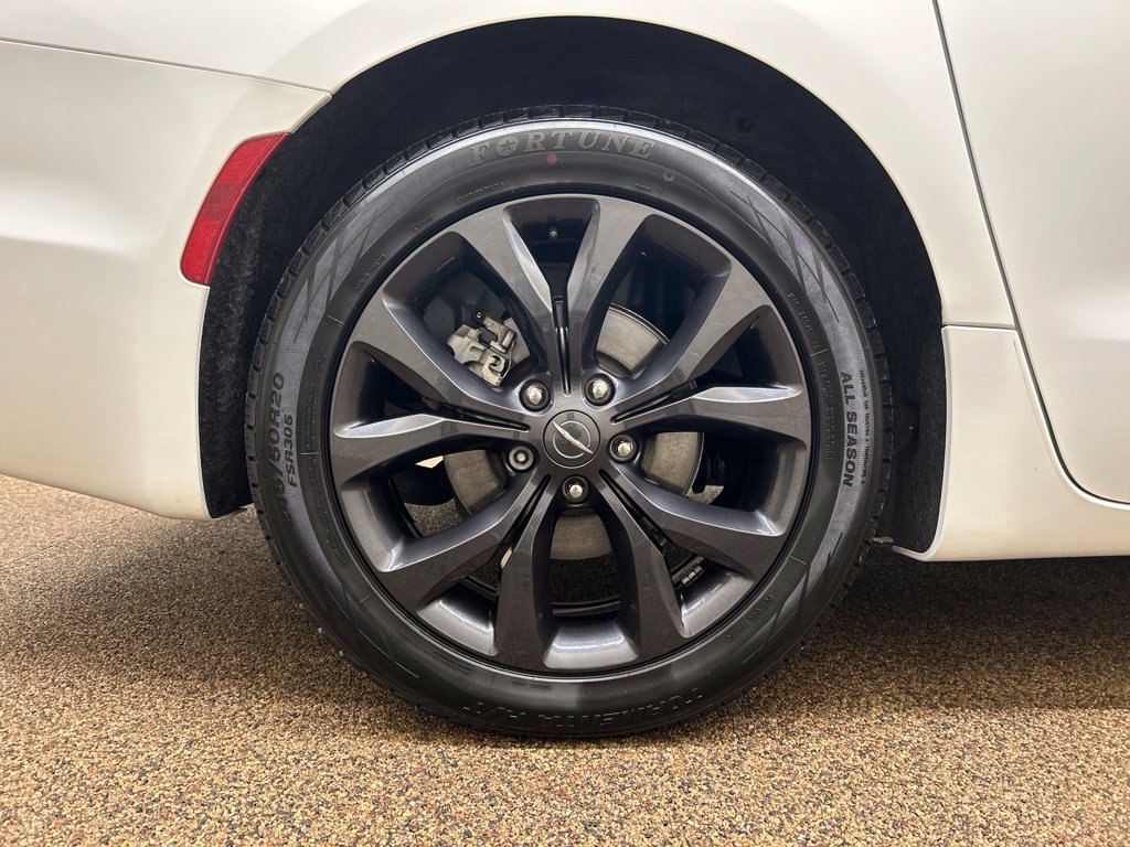 Used 2019 Chrysler Pacifica Touring Plus w/ S Appearance Package FWD image 28