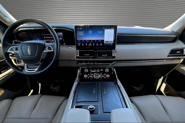 Used 2024 Lincoln Navigator Premiere AWD/4WD image 7
