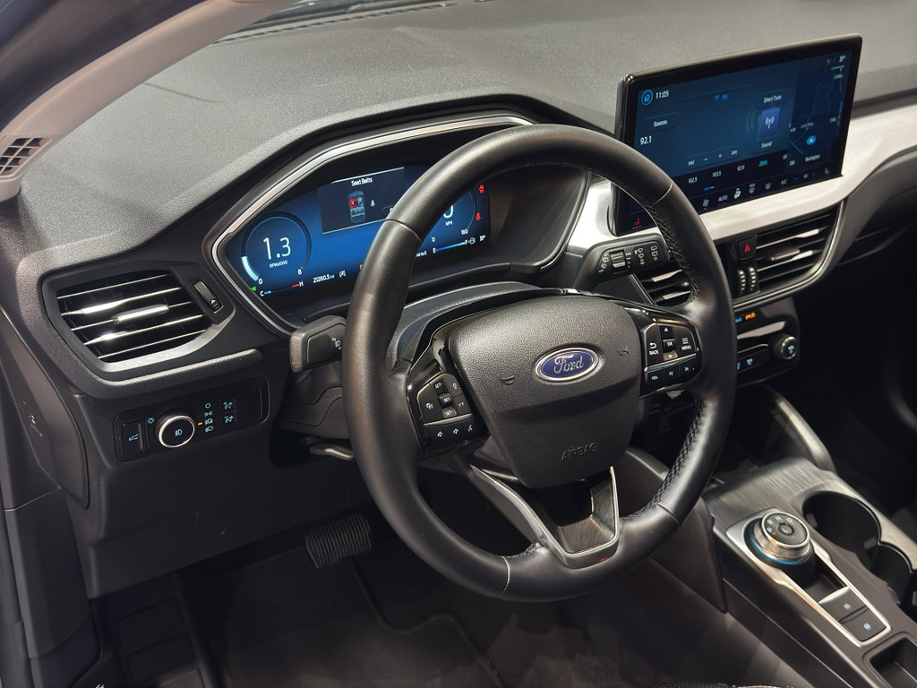 Used 2025 Ford Escape Platinum image 18