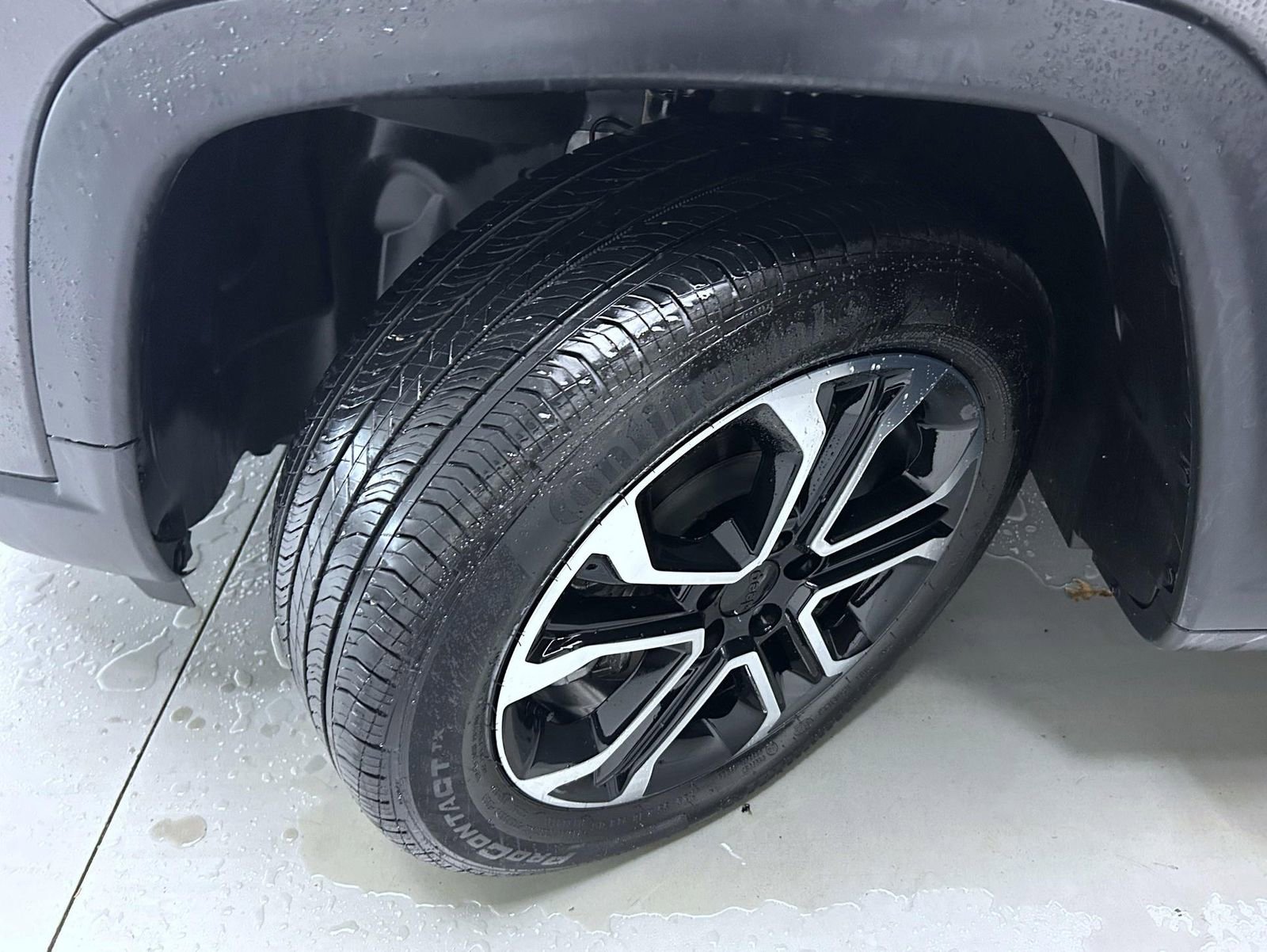 Used 2024 Jeep Compass Limited image 23