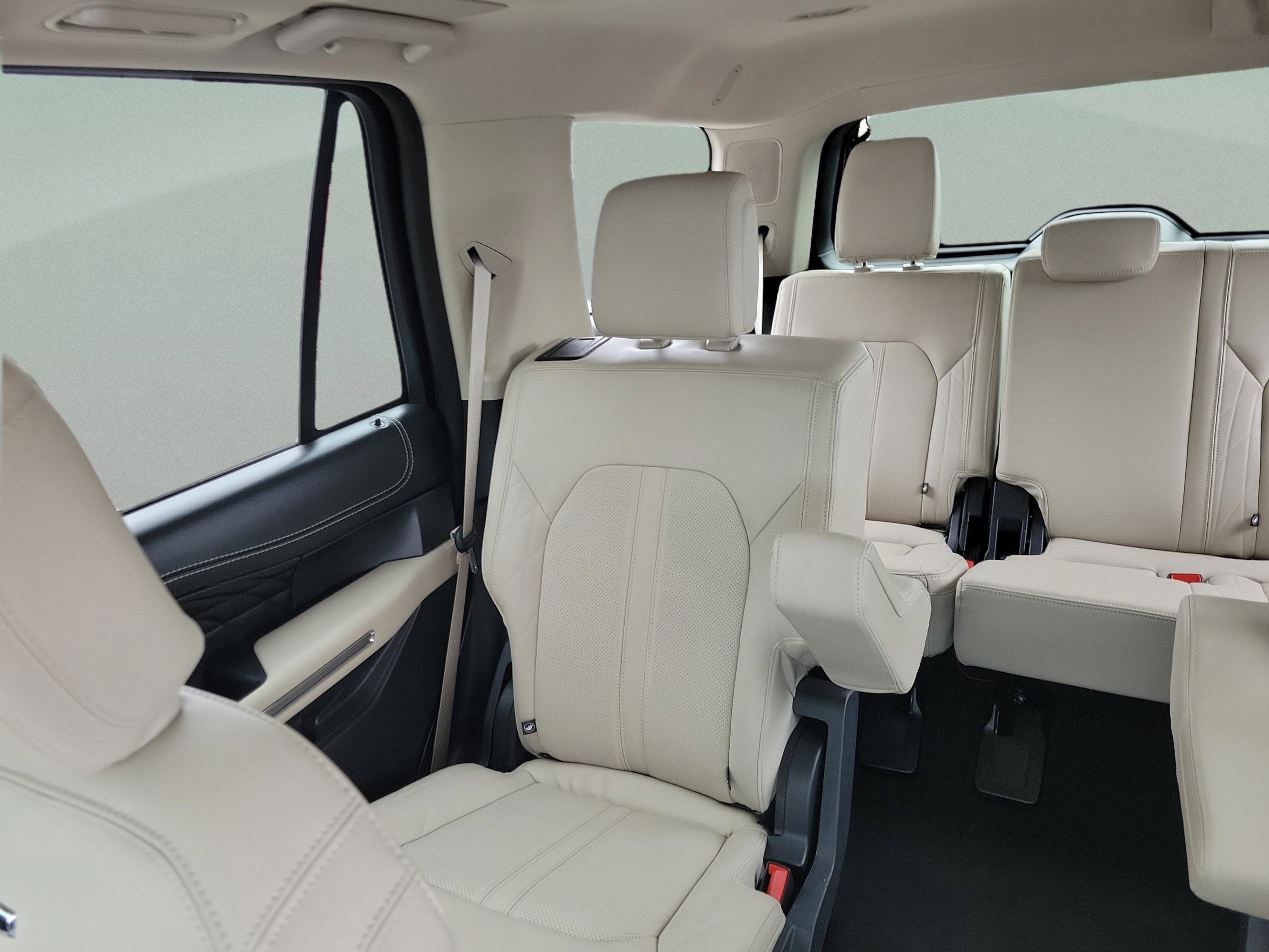 Used 2024 Ford Expedition Platinum AWD/4WD image 8