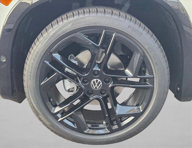 New 2026 Volkswagen Tiguan SE R-Line FWD image 10