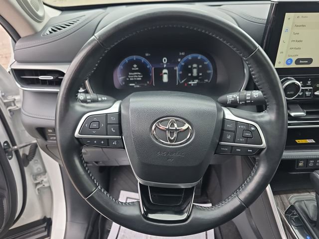 Used 2023 Toyota Highlander Platinum image 14