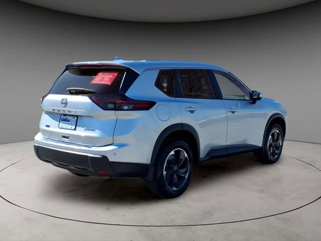 Used 2024 Nissan Rogue SV w/ SV Premium Package image 9