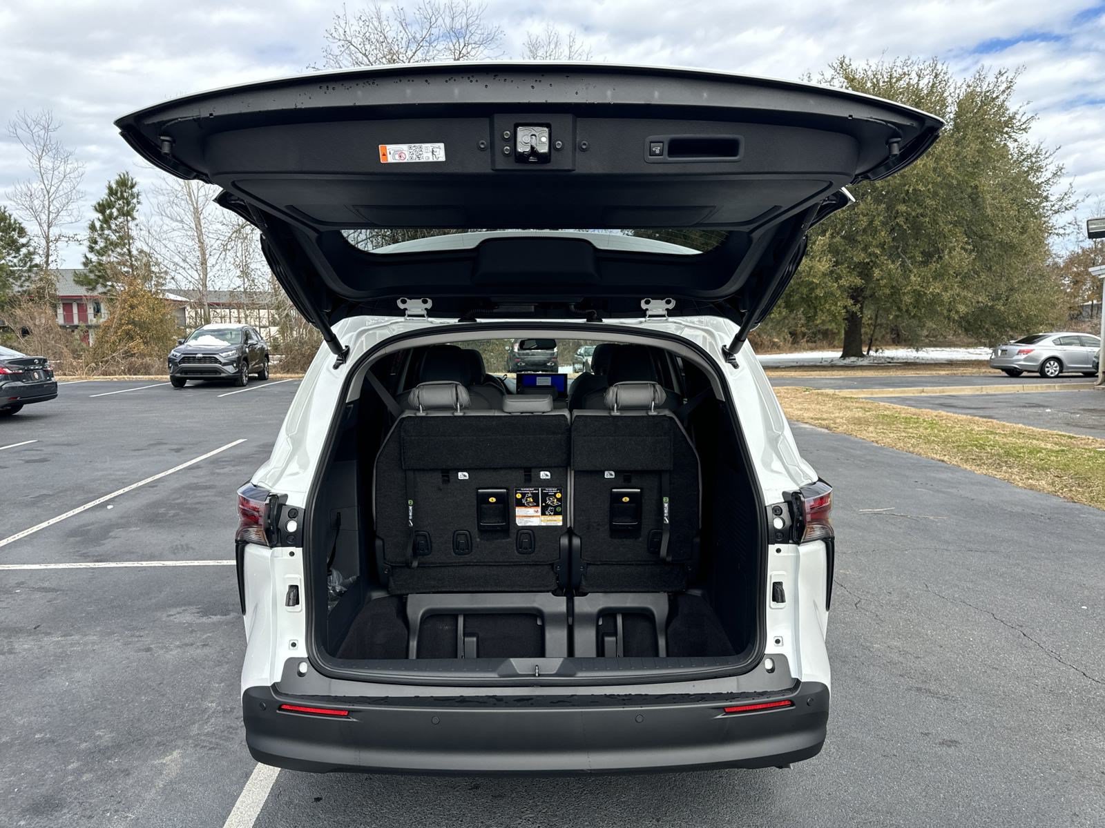 New 2025 Toyota Sienna XLE FWD image 40