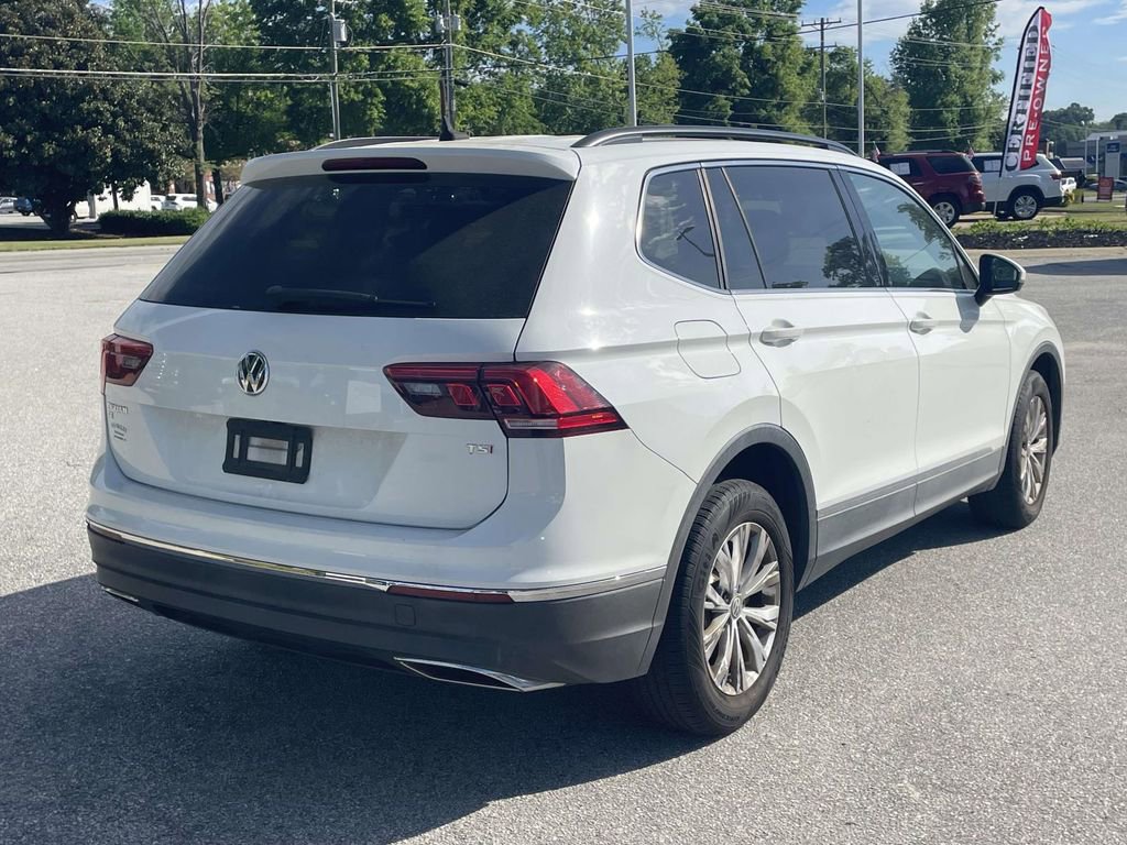 Used 2018 Volkswagen Tiguan SE w/ Panoramic Sunroof Package image 6