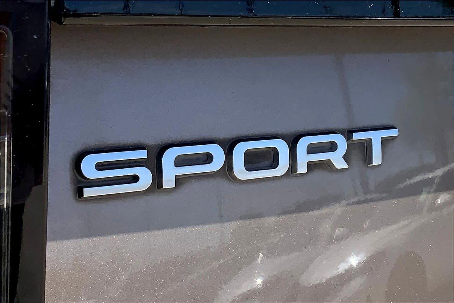 Used 2016 Land Rover Discovery Sport HSE AWD/4WD image 10