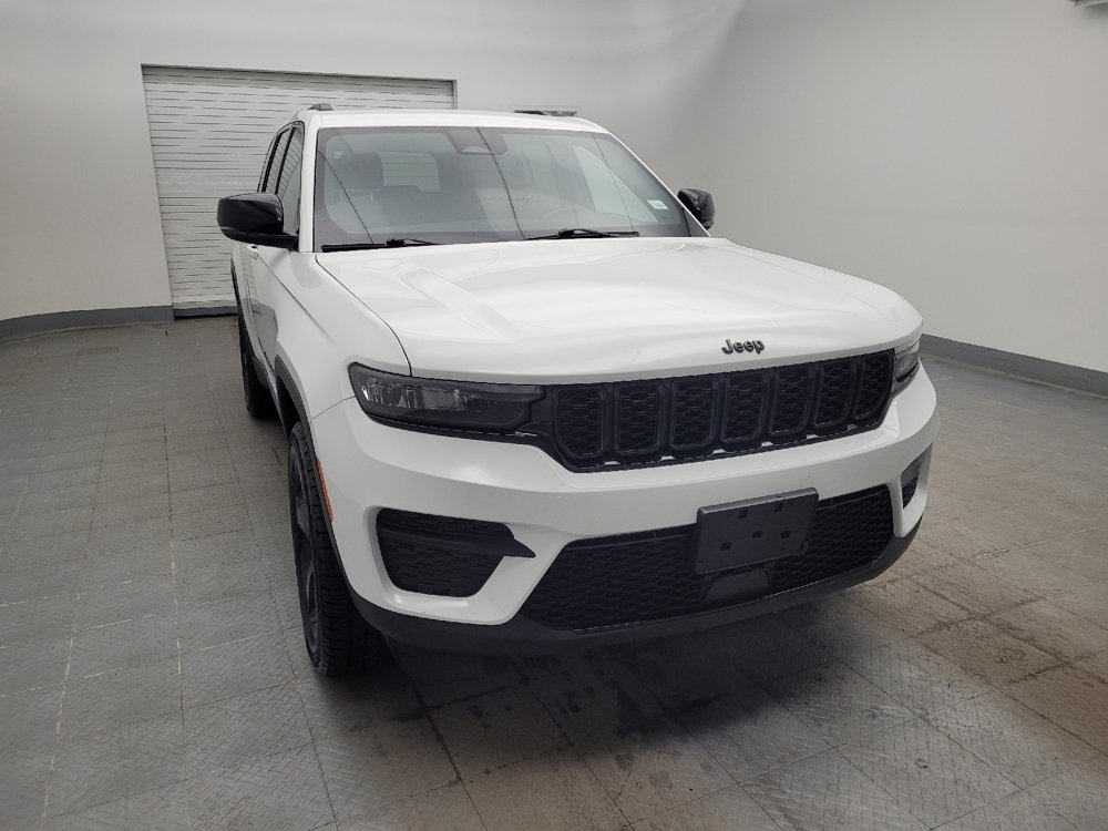 Used 2023 Jeep Grand Cherokee Altitude image 14