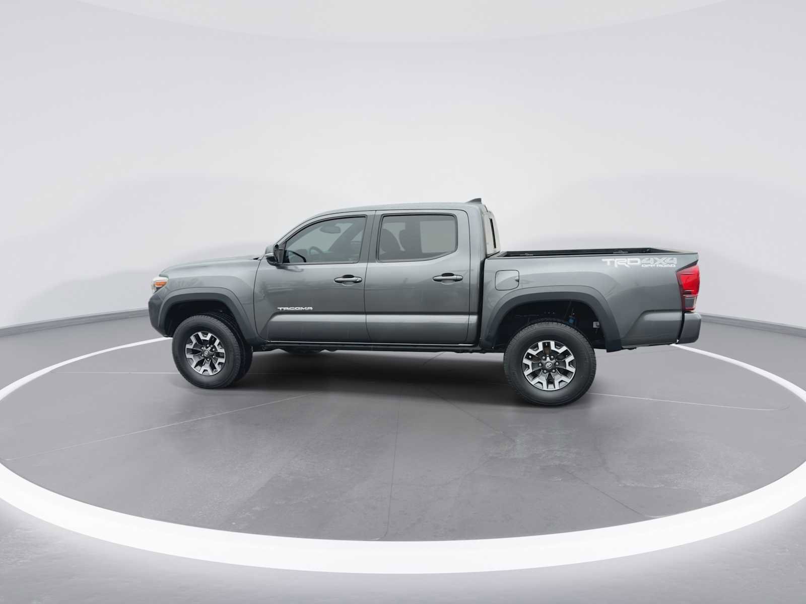 Certified 2019 Toyota Tacoma TRD Off-Road w/ Technology Package image 5