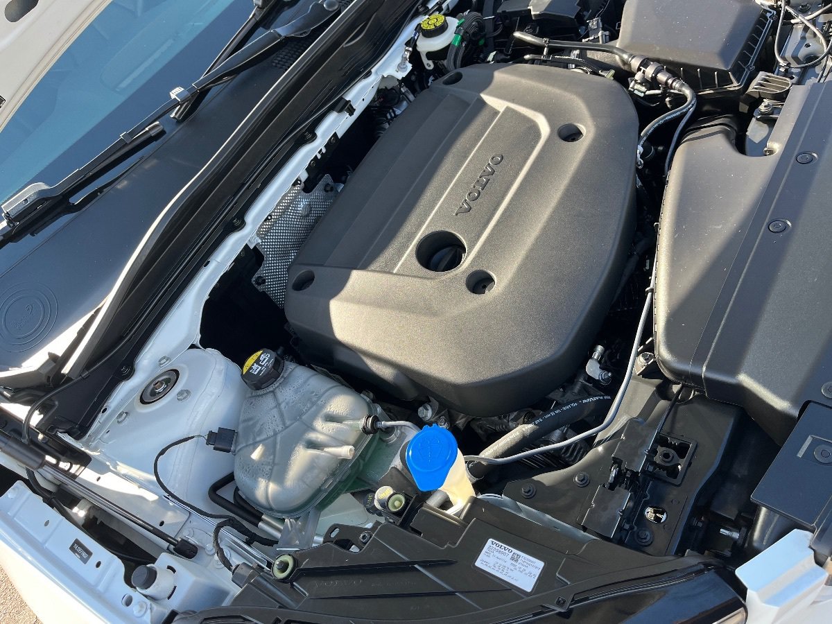 Used 2023 Volvo XC40 B5 Plus AWD/4WD image 41