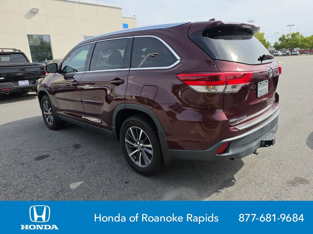 Used 2019 Toyota Highlander XLE AWD/4WD image 3