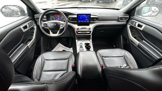 Certified 2023 Ford Explorer XLT w/ Equipment Group 202A image 11