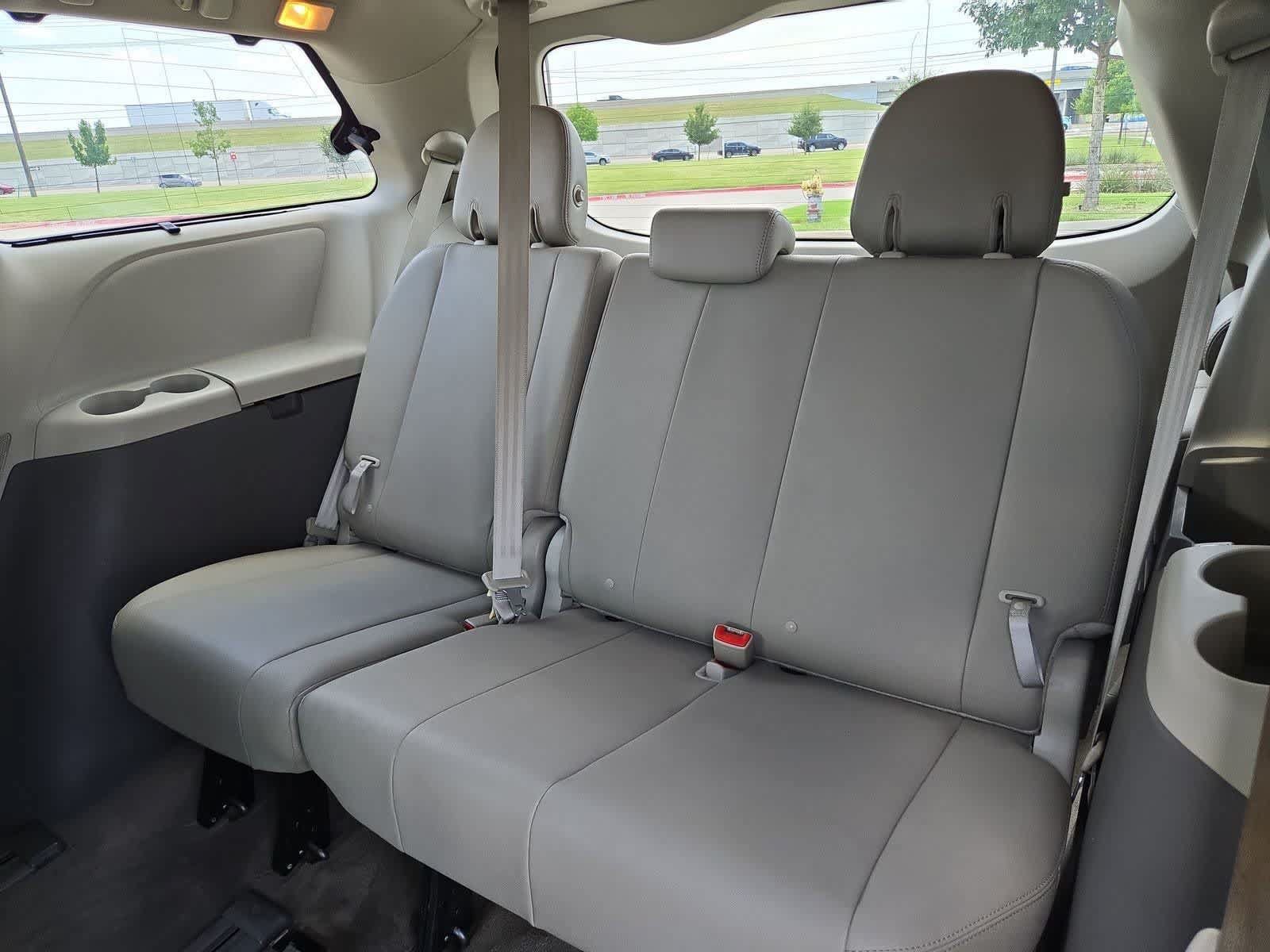 Used 2015 Toyota Sienna XLE w/ XLE Navigation Package FWD image 37
