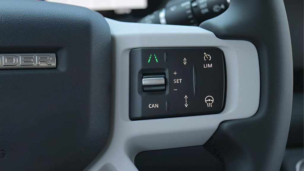 Used 2026 Land Rover Defender 110 X-Dynamic SE AWD/4WD image 20