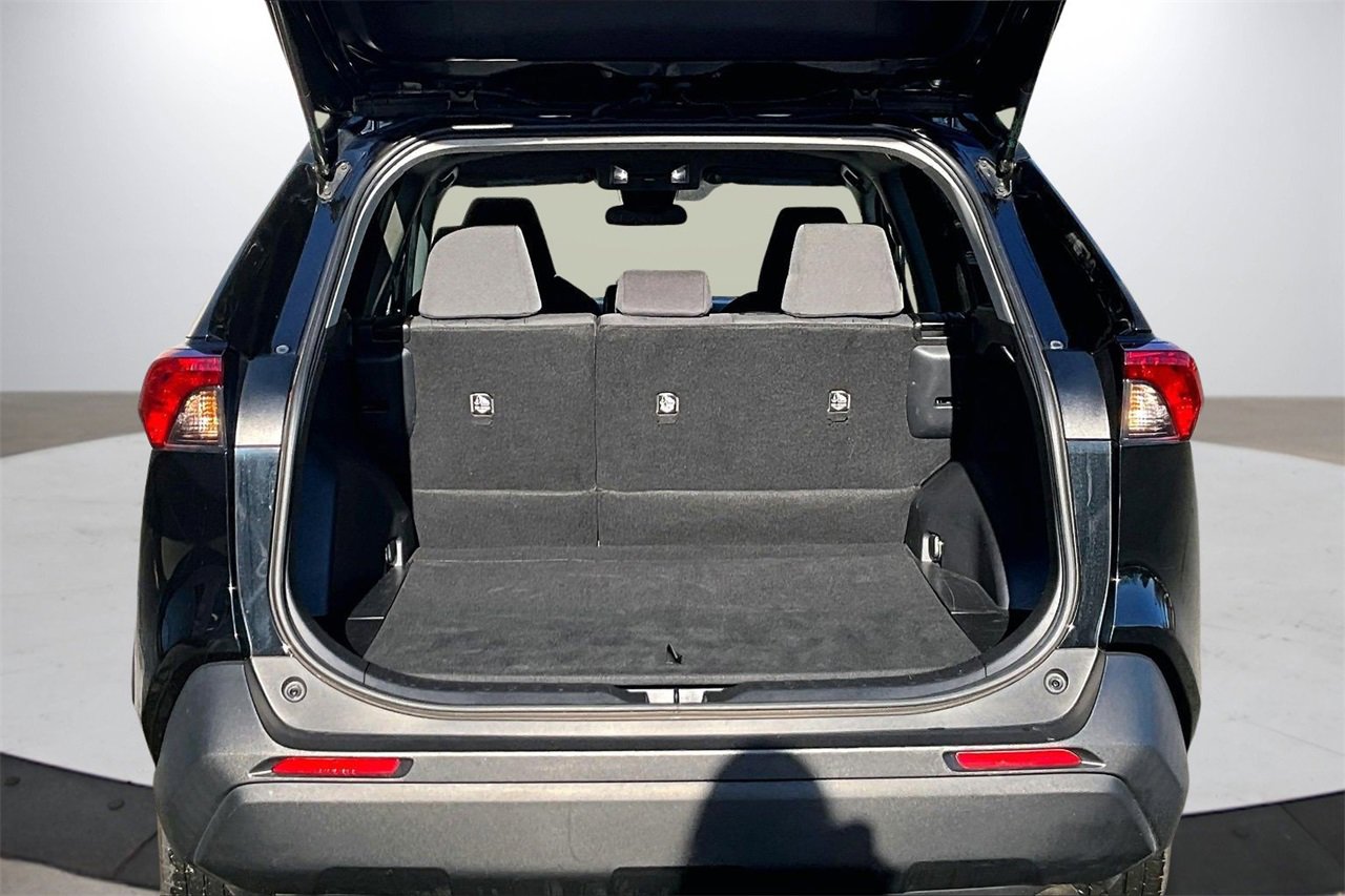 Used 2022 Toyota RAV4 XLE image 24