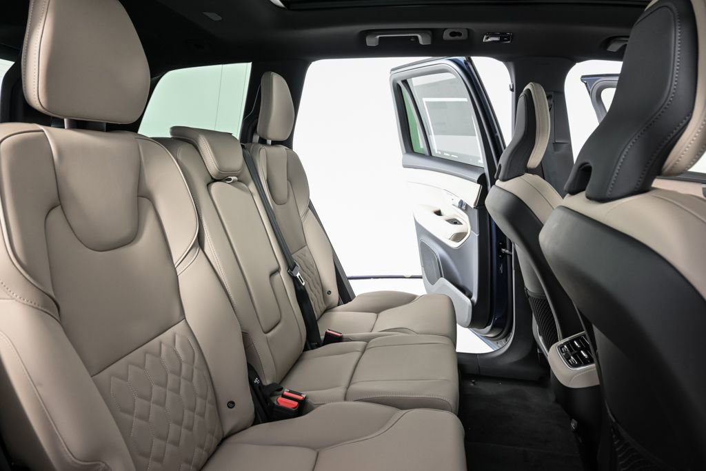 Certified 2026 Volvo XC90 B6 Plus w/ Protection Package Premier image 24