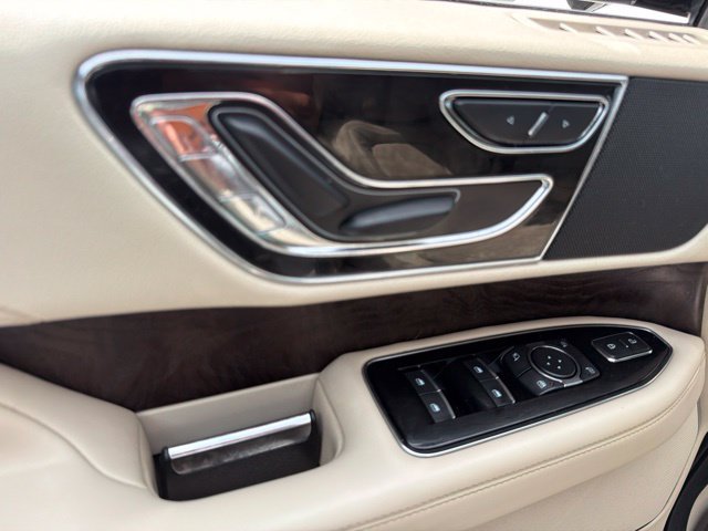 Used 2018 Lincoln Navigator Select w/ Technology Package AWD/4WD image 12