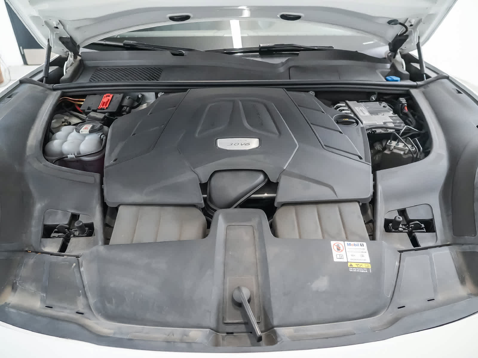 Certified 2023 Porsche Cayenne AWD/4WD image 27