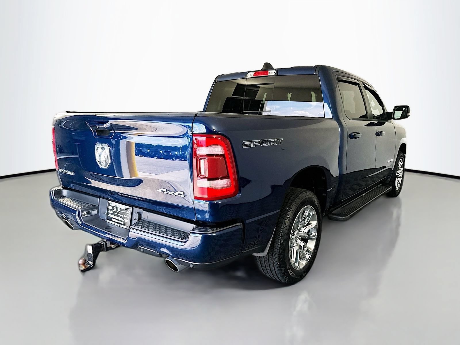 Used 2023 RAM 1500 Laramie AWD/4WD image 7