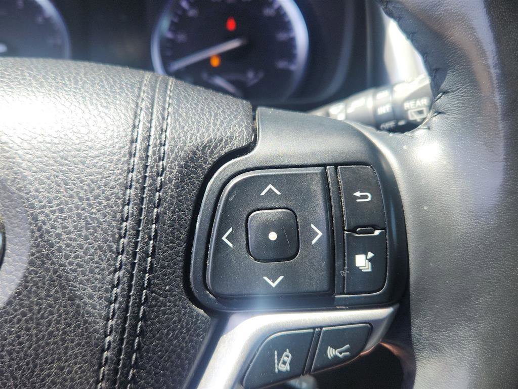 Used 2017 Toyota Highlander XLE w/ Carpet Mat Package AWD/4WD image 17