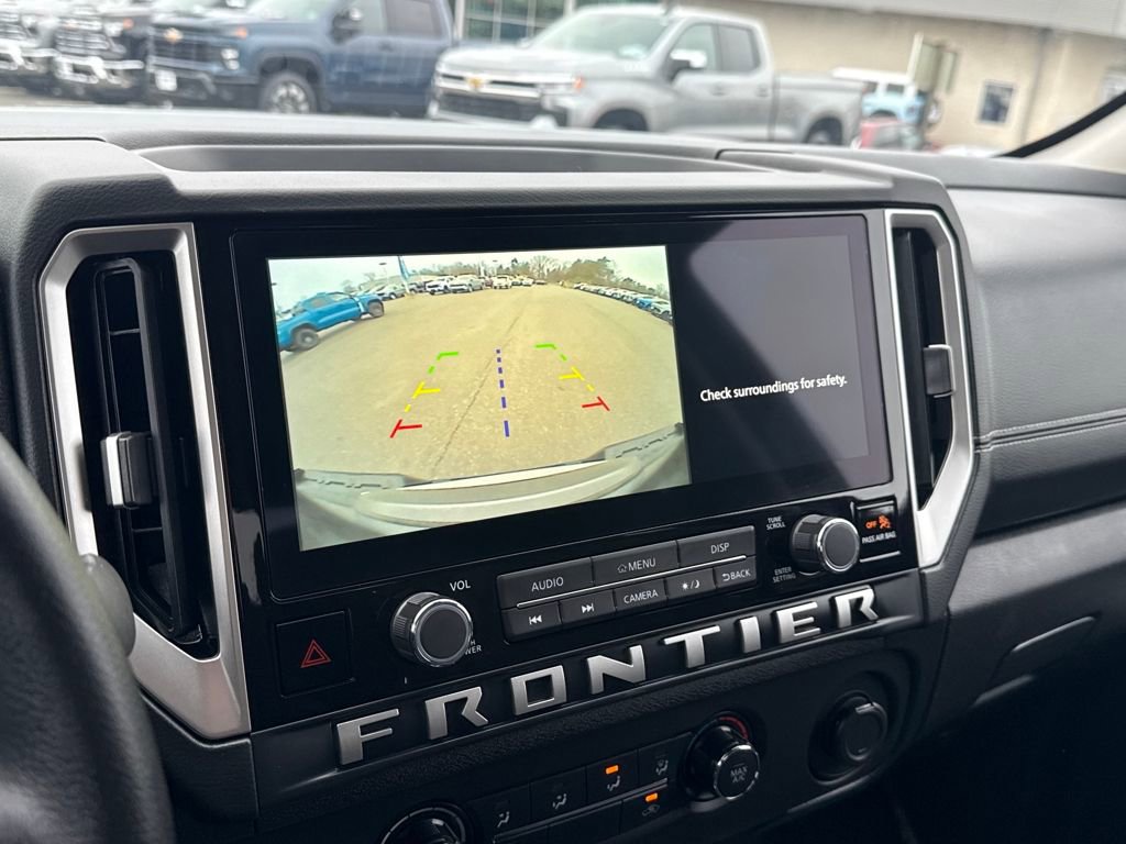 Used 2025 Nissan Frontier SV image 9