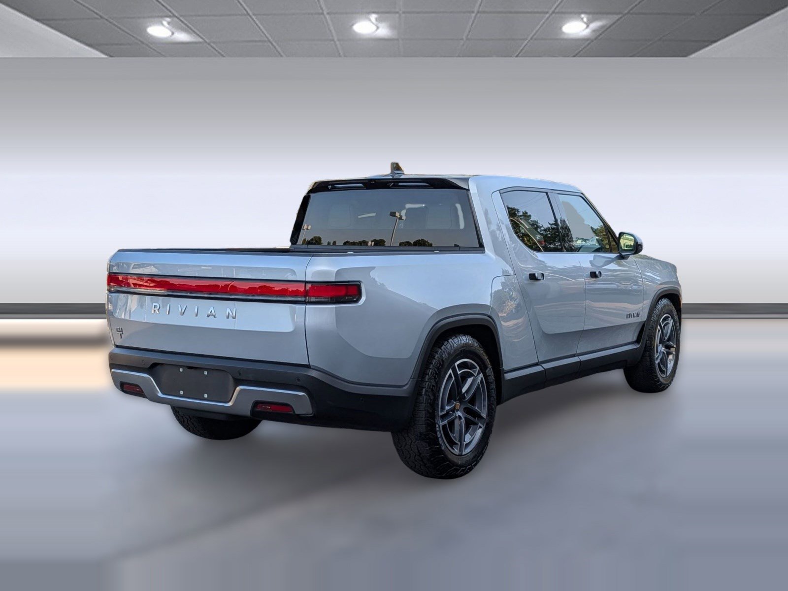 Used 2025 Rivian R1T Adventure image 9