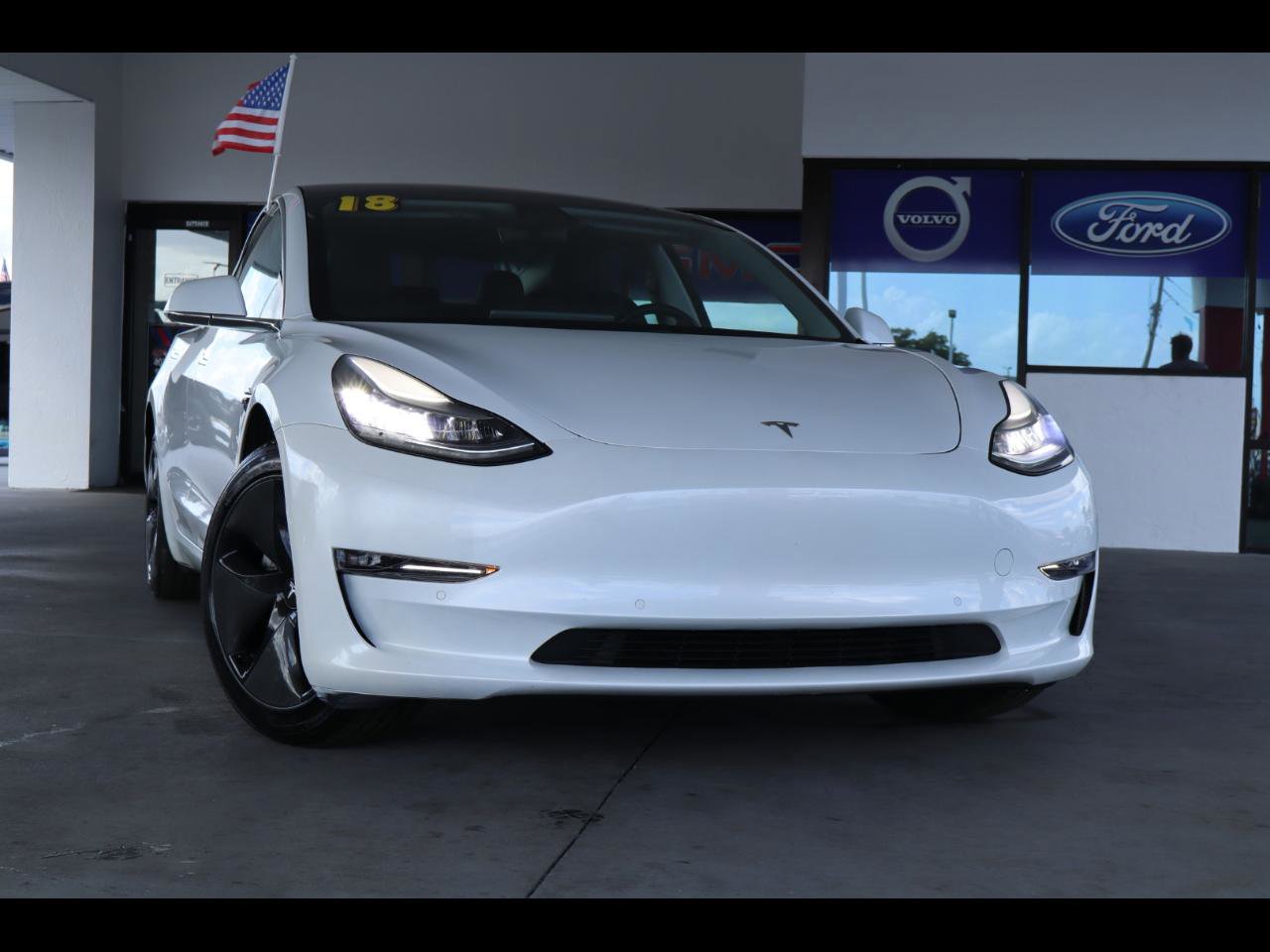 Used 2018 Tesla Model 3 Long Range RWD image 1