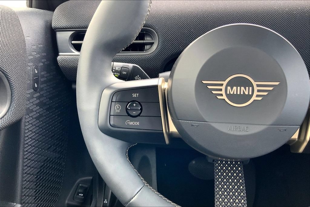 Used 2026 MINI Cooper 2-Door Hardtop FWD image 18