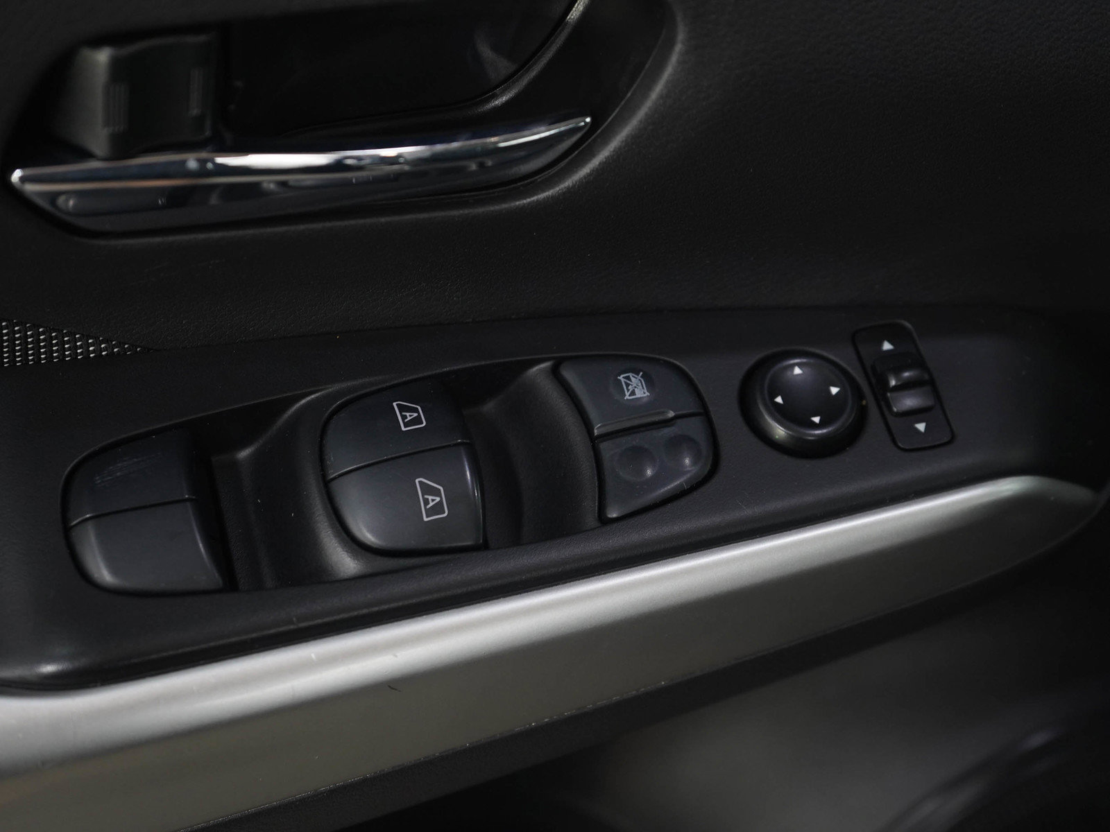 Used 2020 Nissan Kicks SV FWD image 20