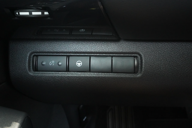 Used 2024 Nissan Pathfinder SV FWD image 7