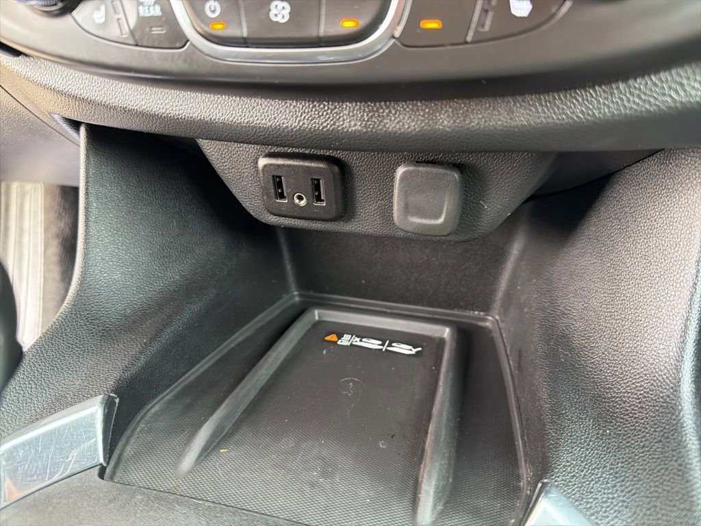 Used 2023 Chevrolet Traverse LT image 28