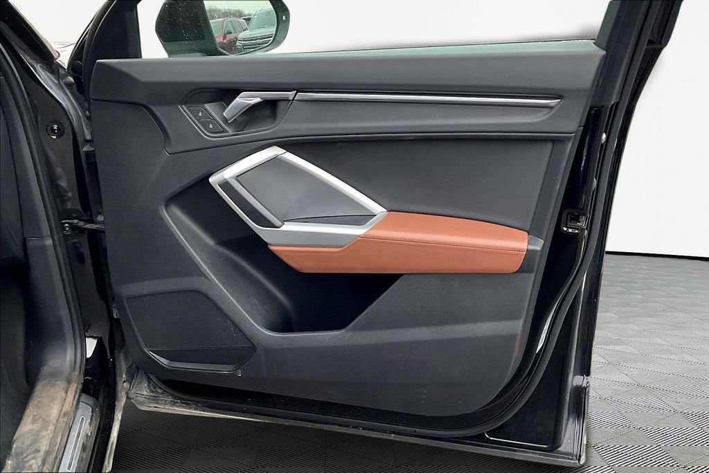 Used 2020 Audi Q3 2.0T Premium Plus w/ Premium Plus Package image 29