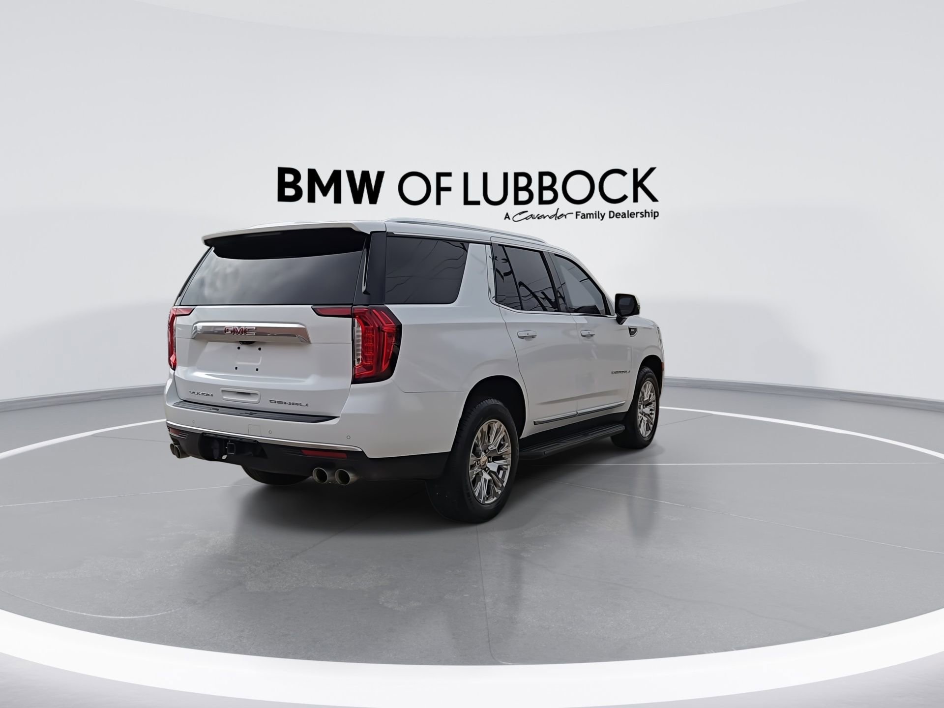 Used 2021 GMC Yukon Denali w/ Advanced Technology Package AWD/4WD image 8