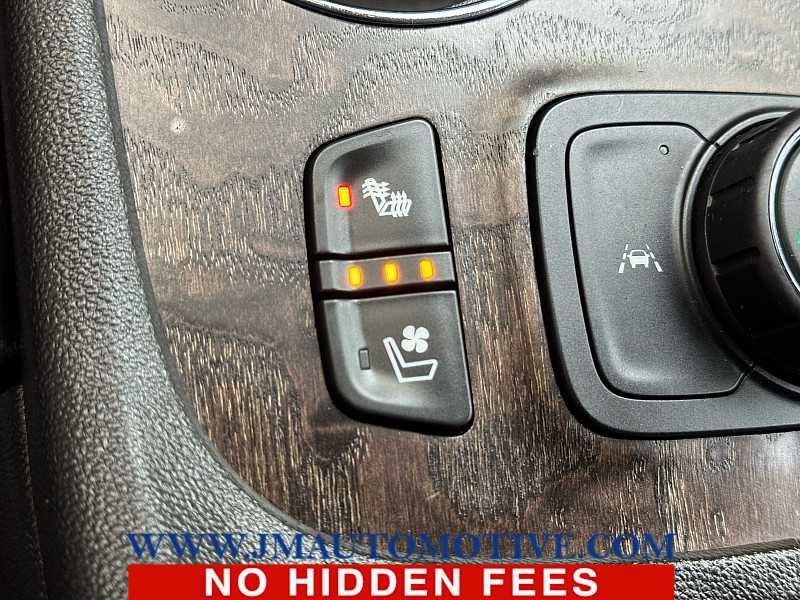 Used 2023 GMC Acadia Denali image 39