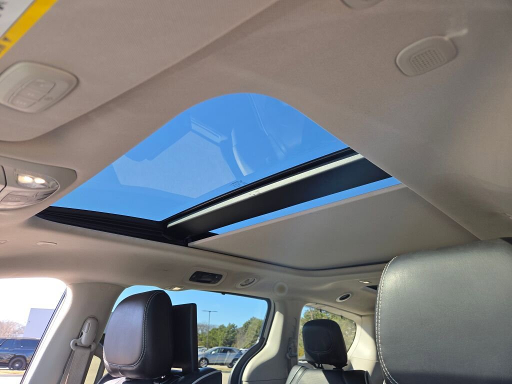 Used 2021 Chrysler Pacifica Limited w/ Uconnect Theater Family Group image 30