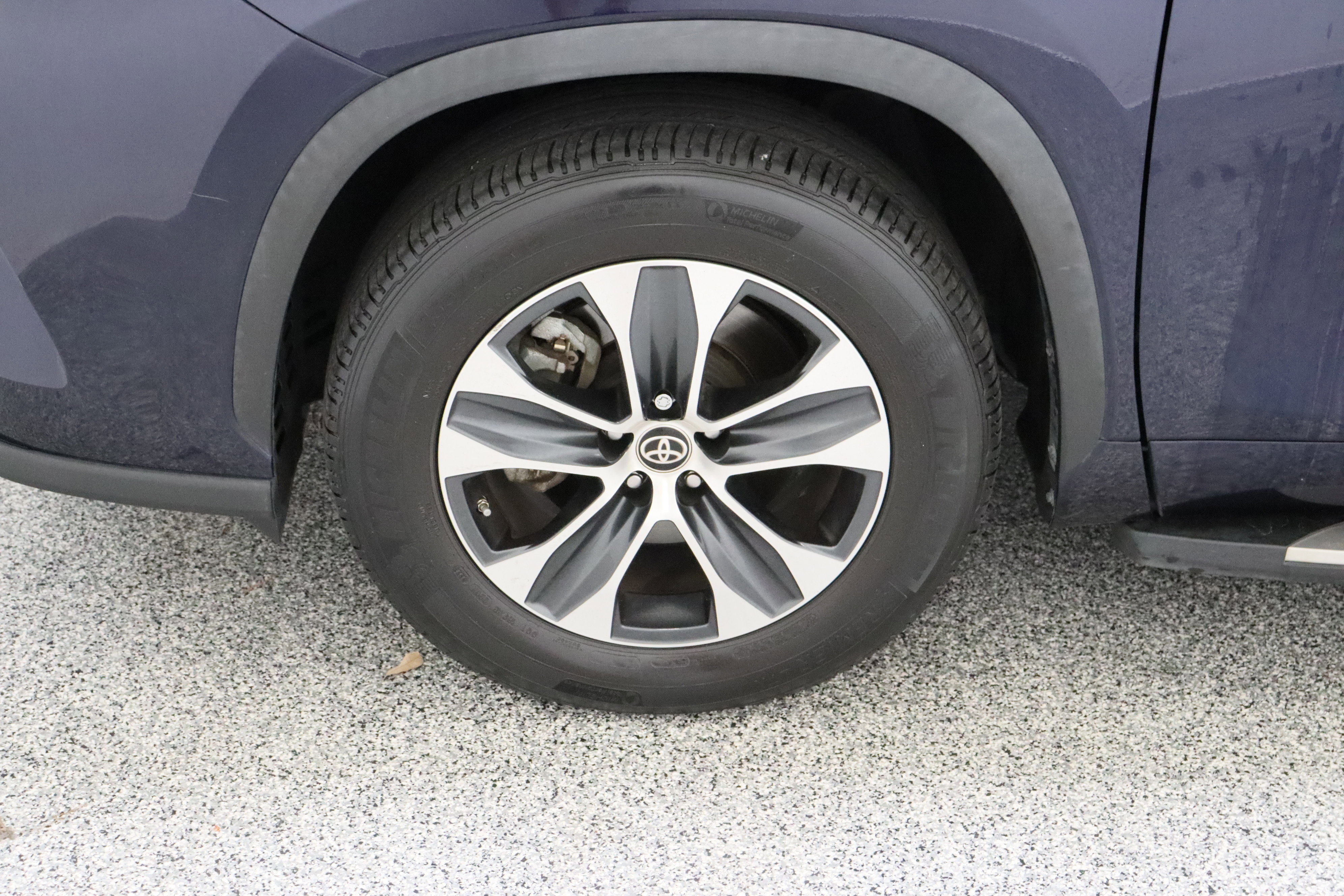 Used 2023 Toyota Highlander XLE image 11