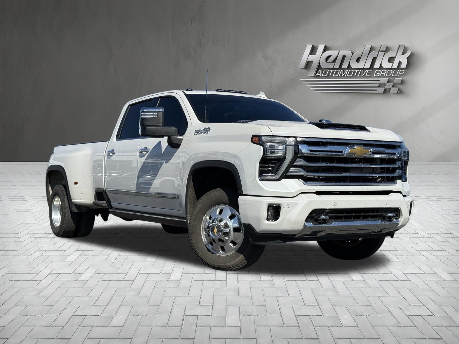 Used 2025 Chevrolet Silverado 3500 High Country w/ High Country Premium Package AWD/4WD image 2