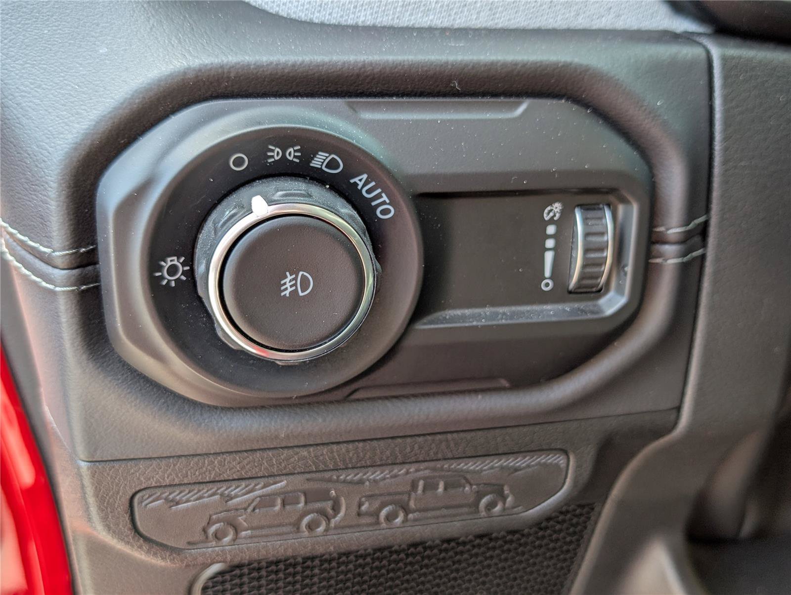Used 2025 Jeep Wrangler Unlimited Sahara AWD/4WD image 18