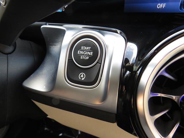 Used 2025 Mercedes-Benz GLB 250 4MATIC image 15